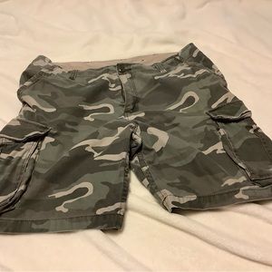 Mens Cargo camo shorts size 40